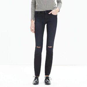 Madewell 8” Skinny Jeans in Trent Wash The Knee Rip Edition - sz 28